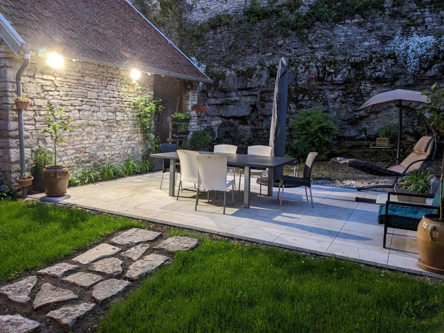 Le P'Tit Relai Bed & Breakfast Montbozon ภายนอก รูปภาพ